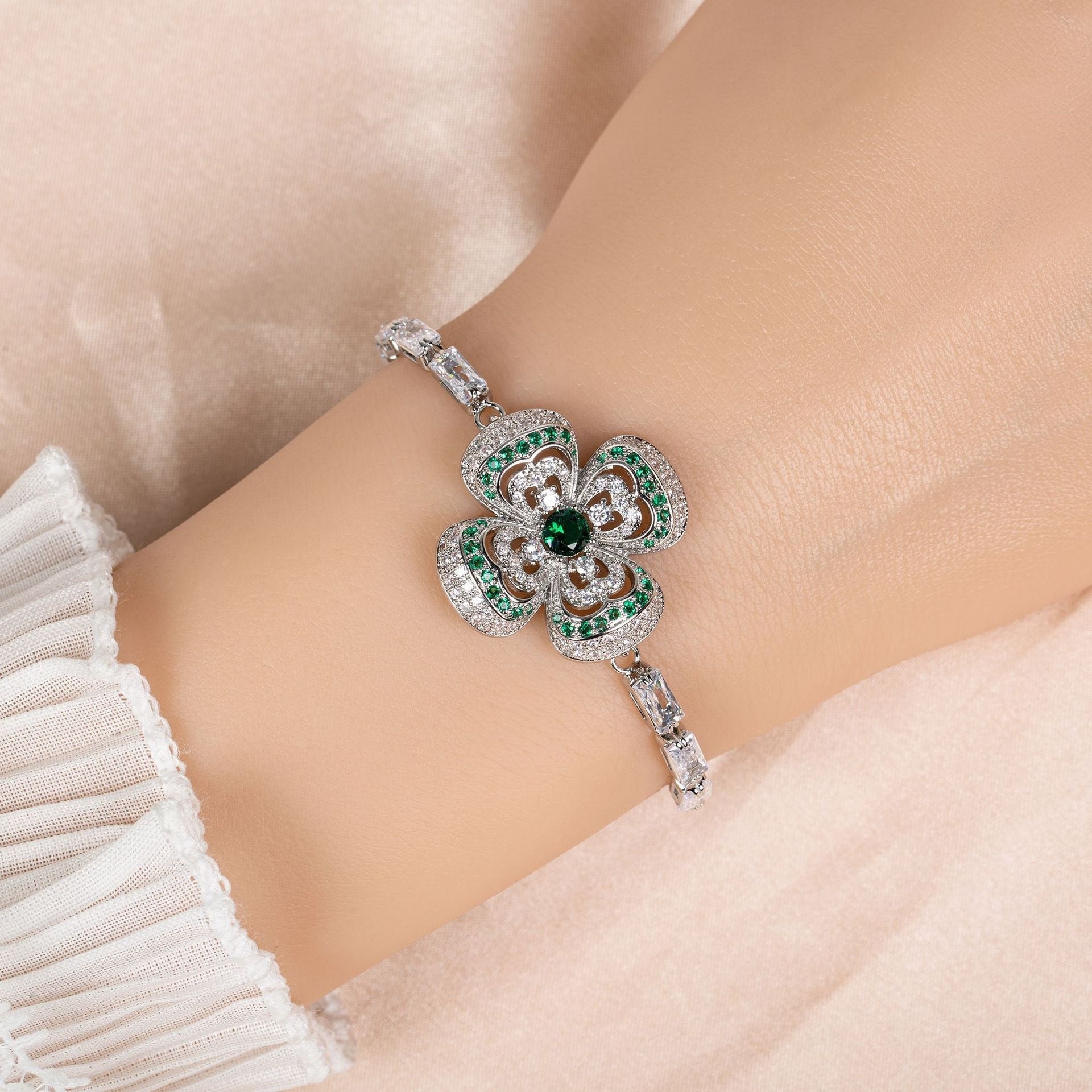 S925 Silver Openwork Four-Leaf Clover Bracelet Vera Lux