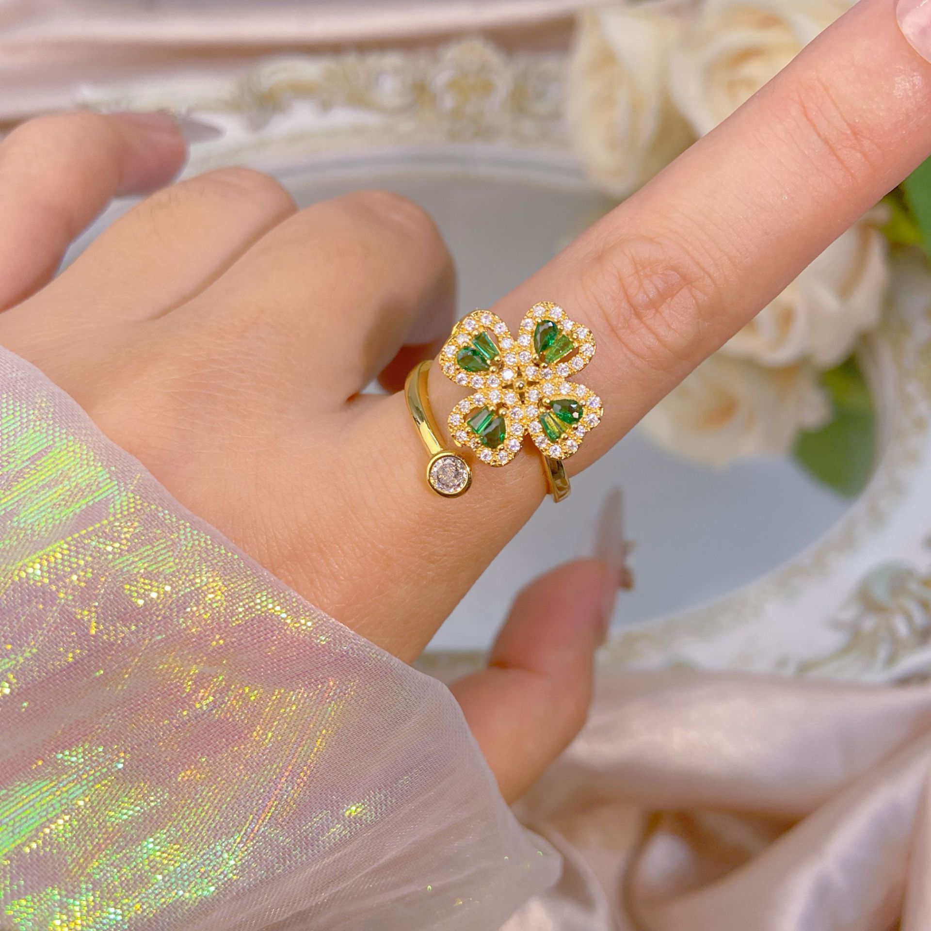 Floral Zircon Ultra-Shimmer Open-End Color-Lasting Fashionable Rotating Moving Ring Vera Lux