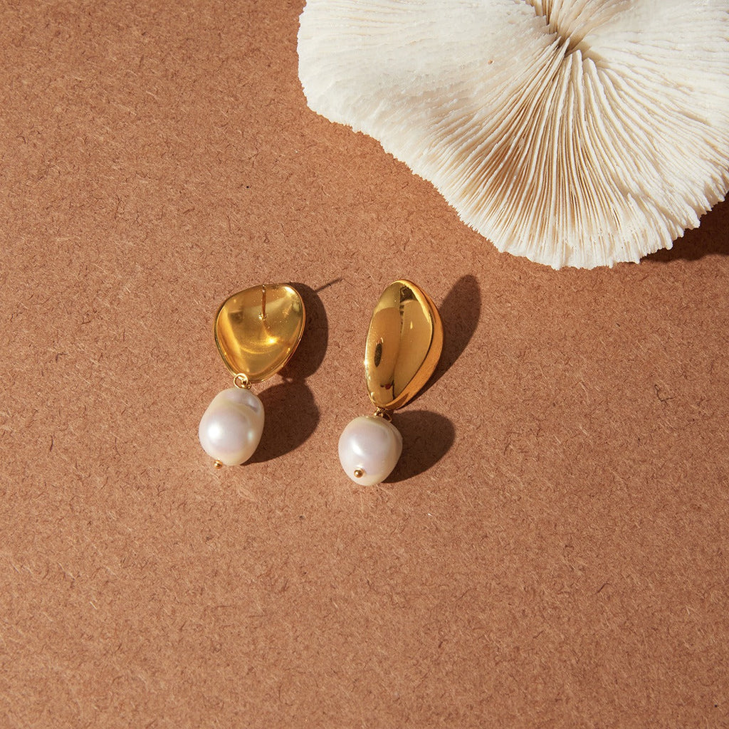 18K gold-plated pearl and titanium steel stud earrings Vera Lux