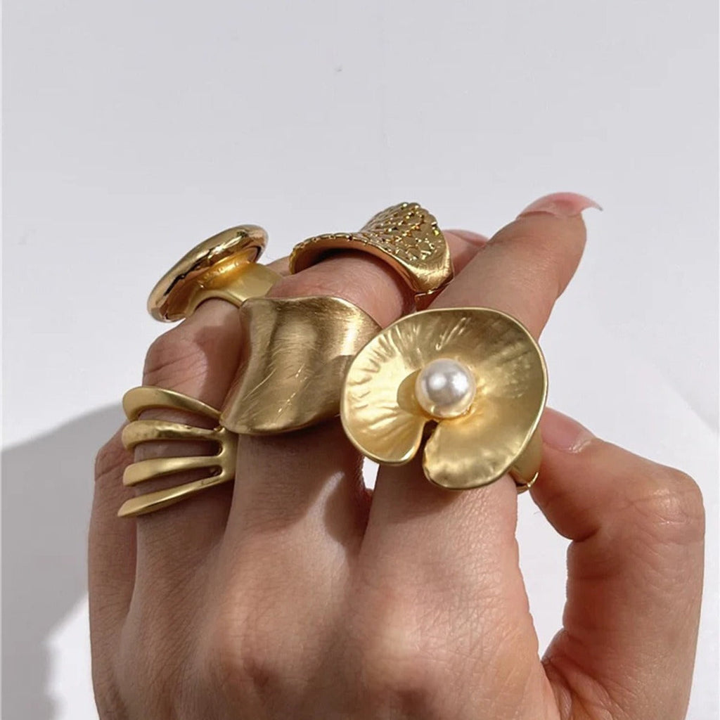 18K gold geometric inlaid pearl design classic simple ring Vera Lux
