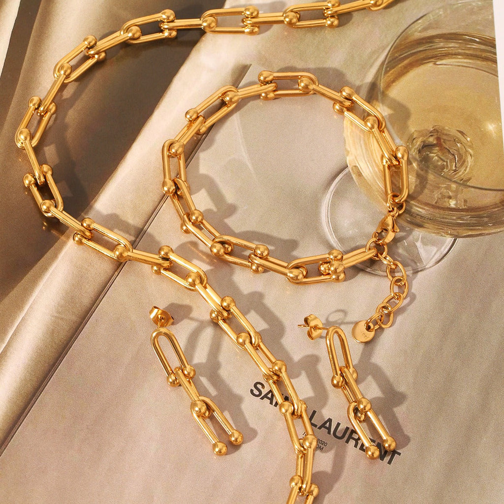 18k gold horseshoe chain bracelet and earrings Vera Lux