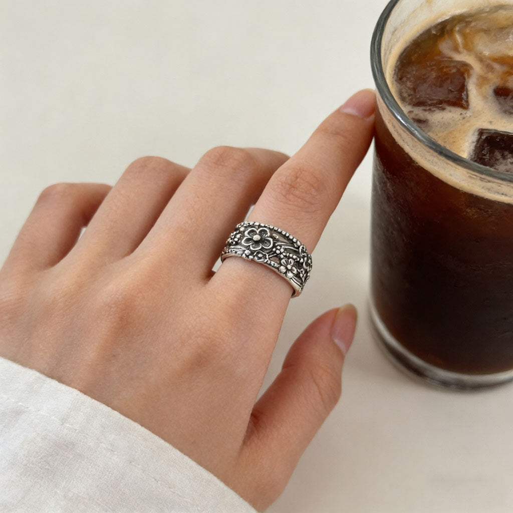 Retro Hollow Carved Ring For Women Distressed Vintage Style Vera Lux