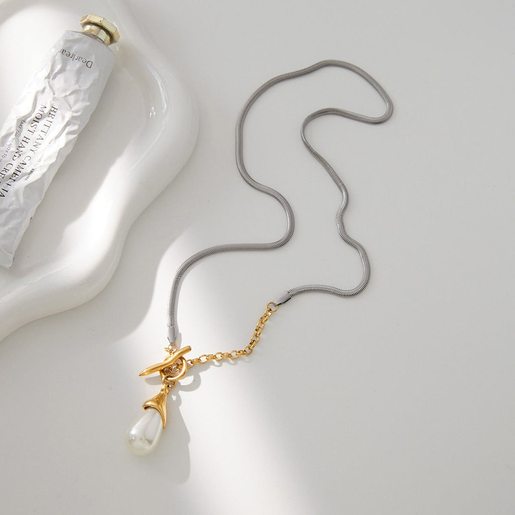 Pearl sweater chain, a luxurious and high-end titanium steel necklace. Vera Lux