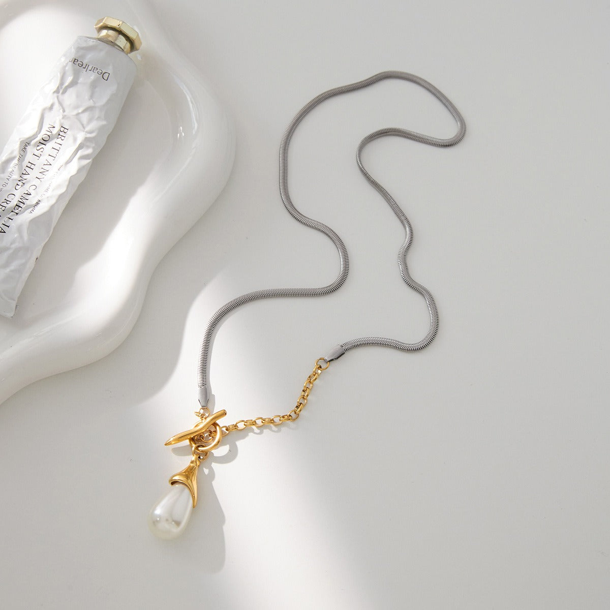 Pearl sweater chain, a luxurious and high-end titanium steel necklace. Vera Lux