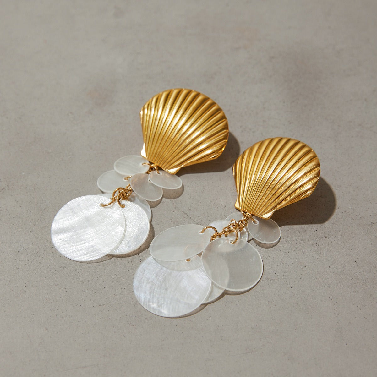 18K gold shell-shaped earrings with round tassel design Vera Lux