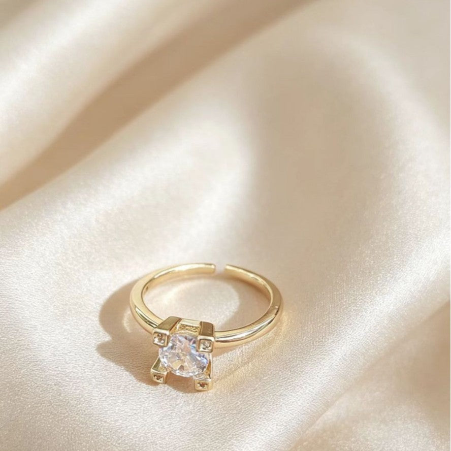 Golden Light-luxury Elegant Open-ring Design Vera Lux