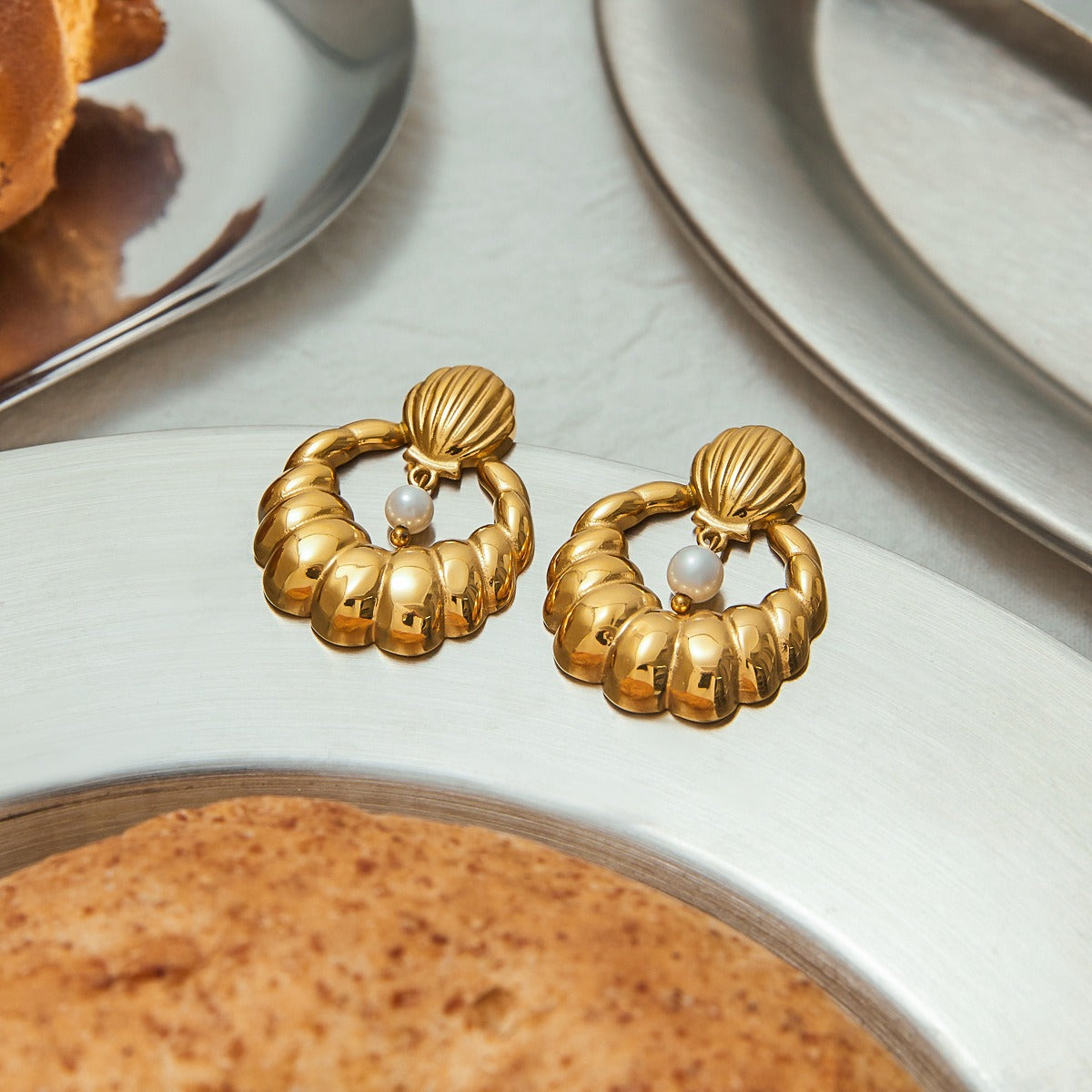 18K gold U-shaped earrings with textured design, exquisite and simple Vera Lux