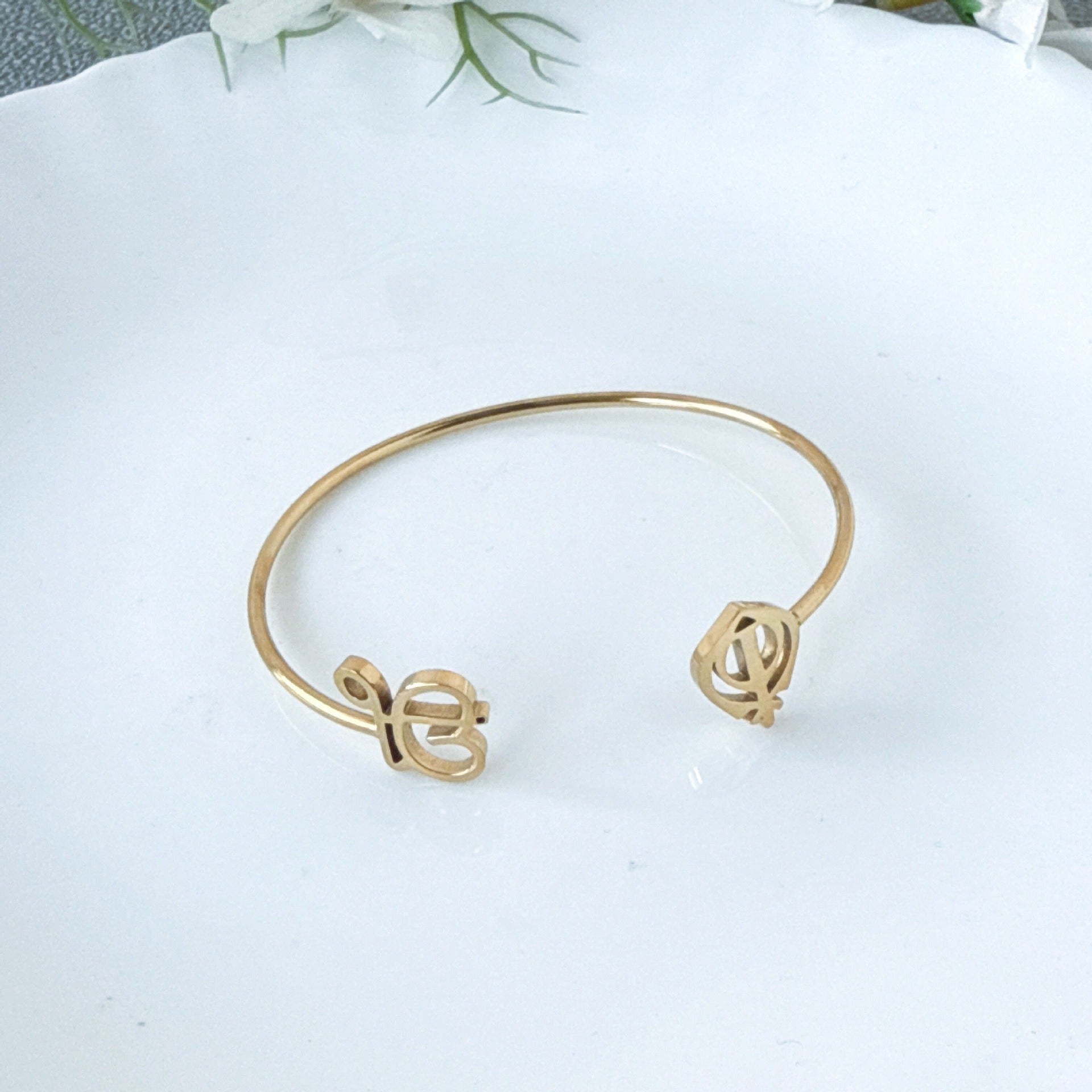 18K gold open-design smooth bangle bracelet Vera Lux