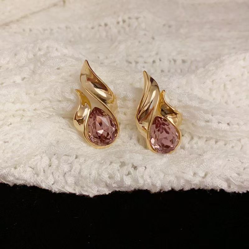 2026 Metal Teardrop Stud Earrings, European Retro Light Luxury Jewelry Vera Lux