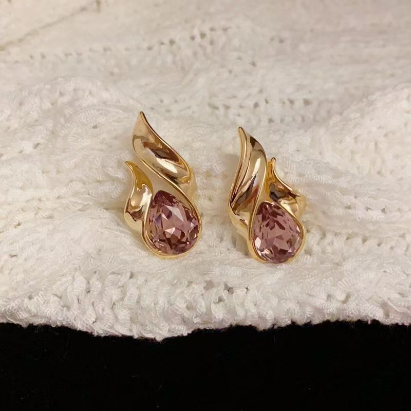 2026 Metal Teardrop Stud Earrings, European Retro Light Luxury Jewelry Vera Lux