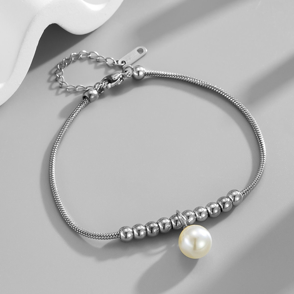 18k gold snake bone beaded anklet with a large heart-shaped heart Vera Lux