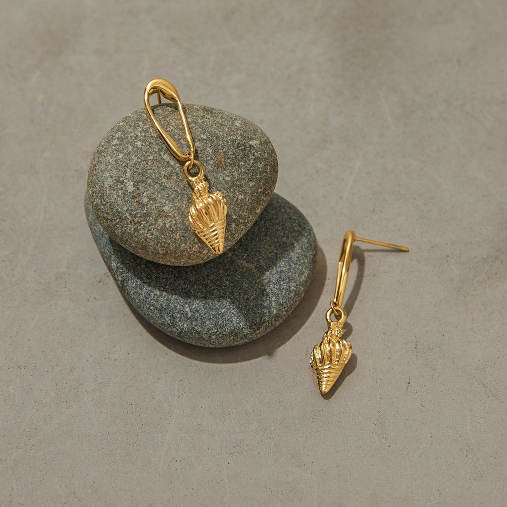 18K gold conch-shaped earrings with textured beach style Vera Lux