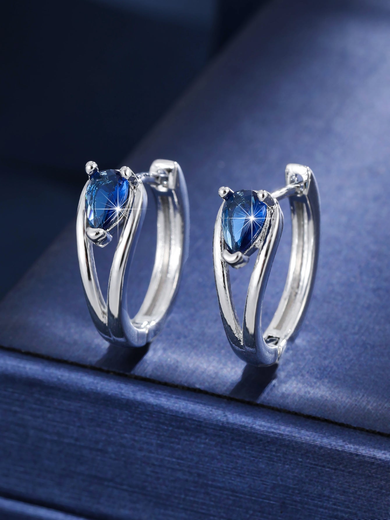 Simple And Stylish Water-drop Double-twist Ear Clips For Women Vera Lux