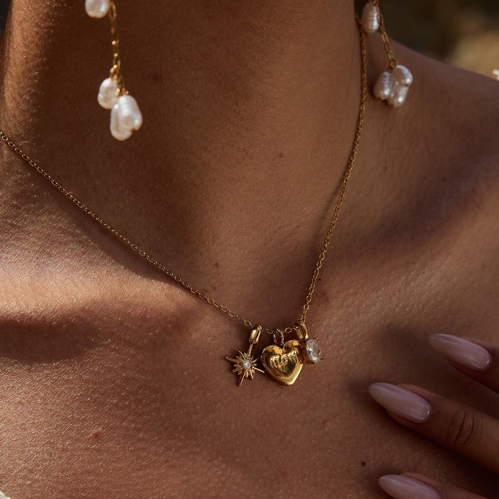 18K gold heart shape with "MOM" design exquisite and dazzling necklace Vera Lux
