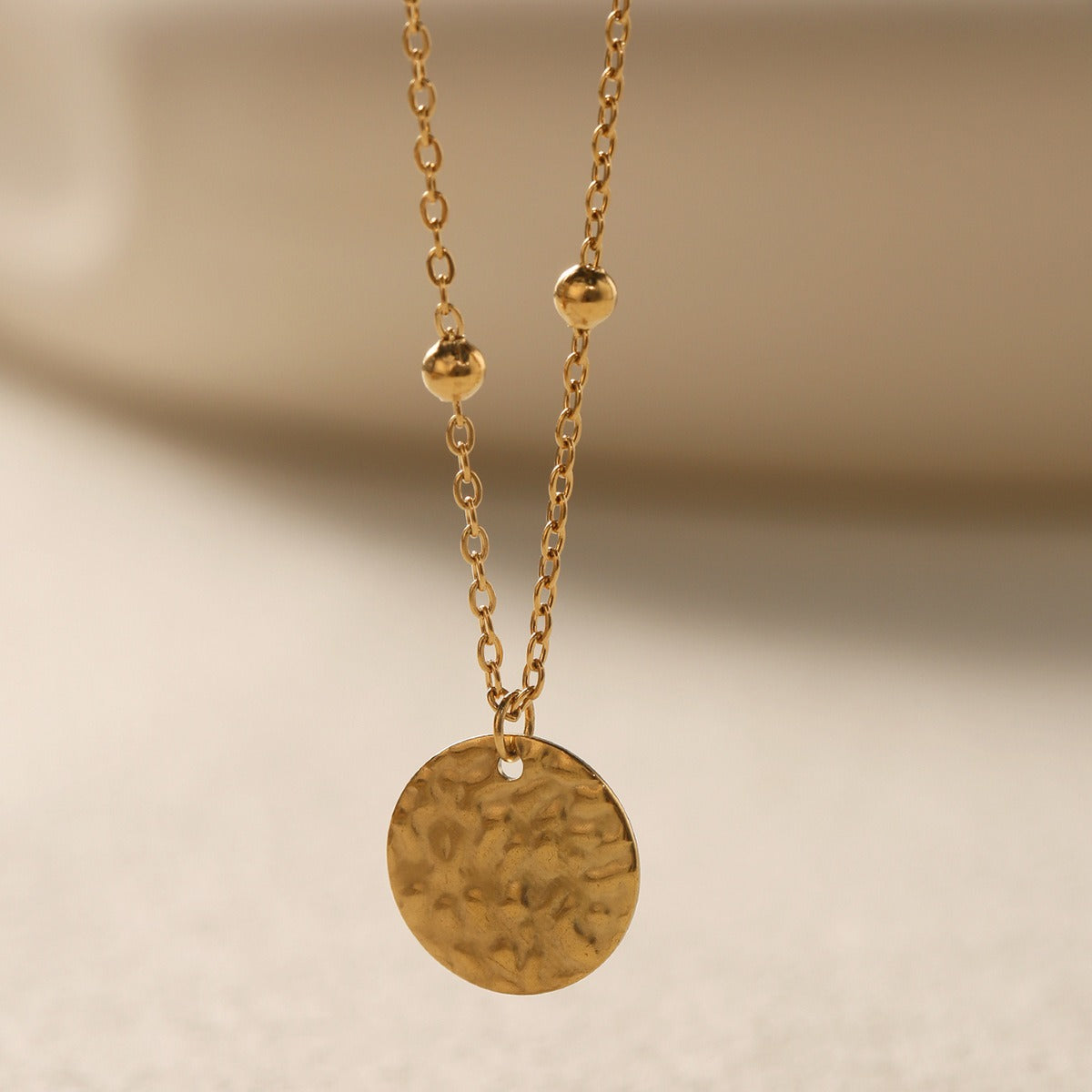 18K Gold Wind-Indented Round Necklace Vera Lux