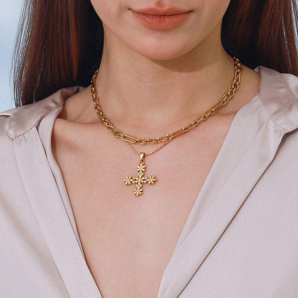 18K gold cross with flower-shaped design exquisite and fashionable necklace Vera Lux