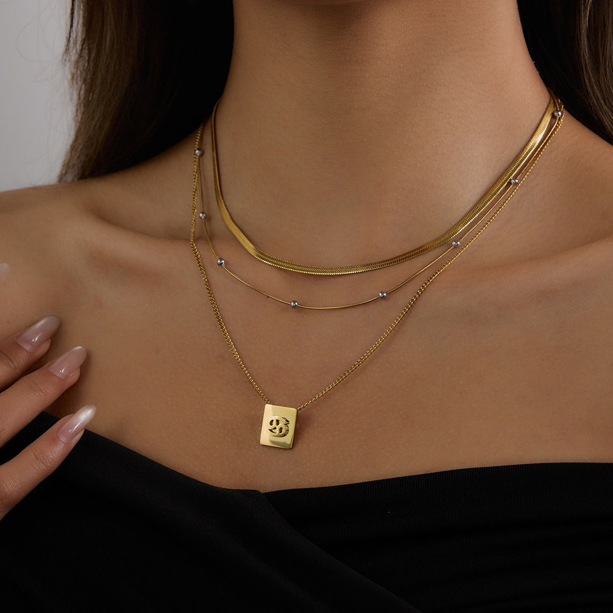 18K gold square necklace with twelve zodiac elements design, classic and fashionable Vera Lux