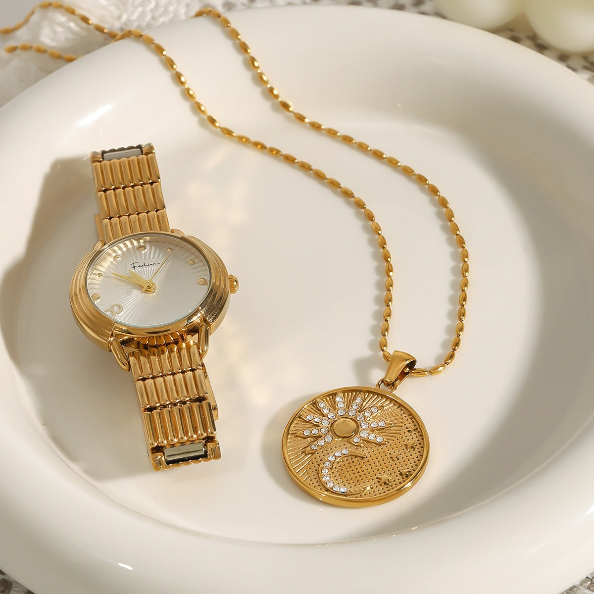 18K gold round necklace with sun and moon pattern and diamond design Vera Lux