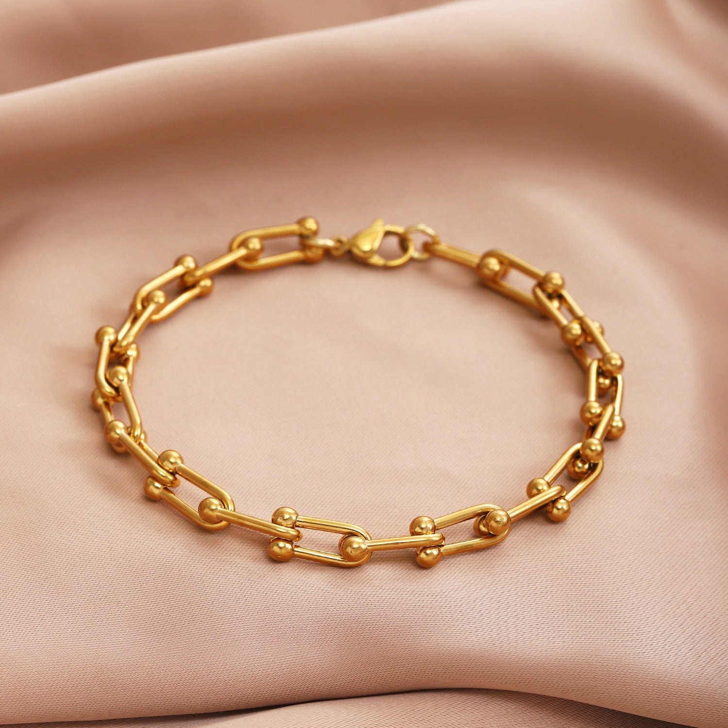 18k gold U-shaped horseshoe clasp bracelet necklace Vera Lux