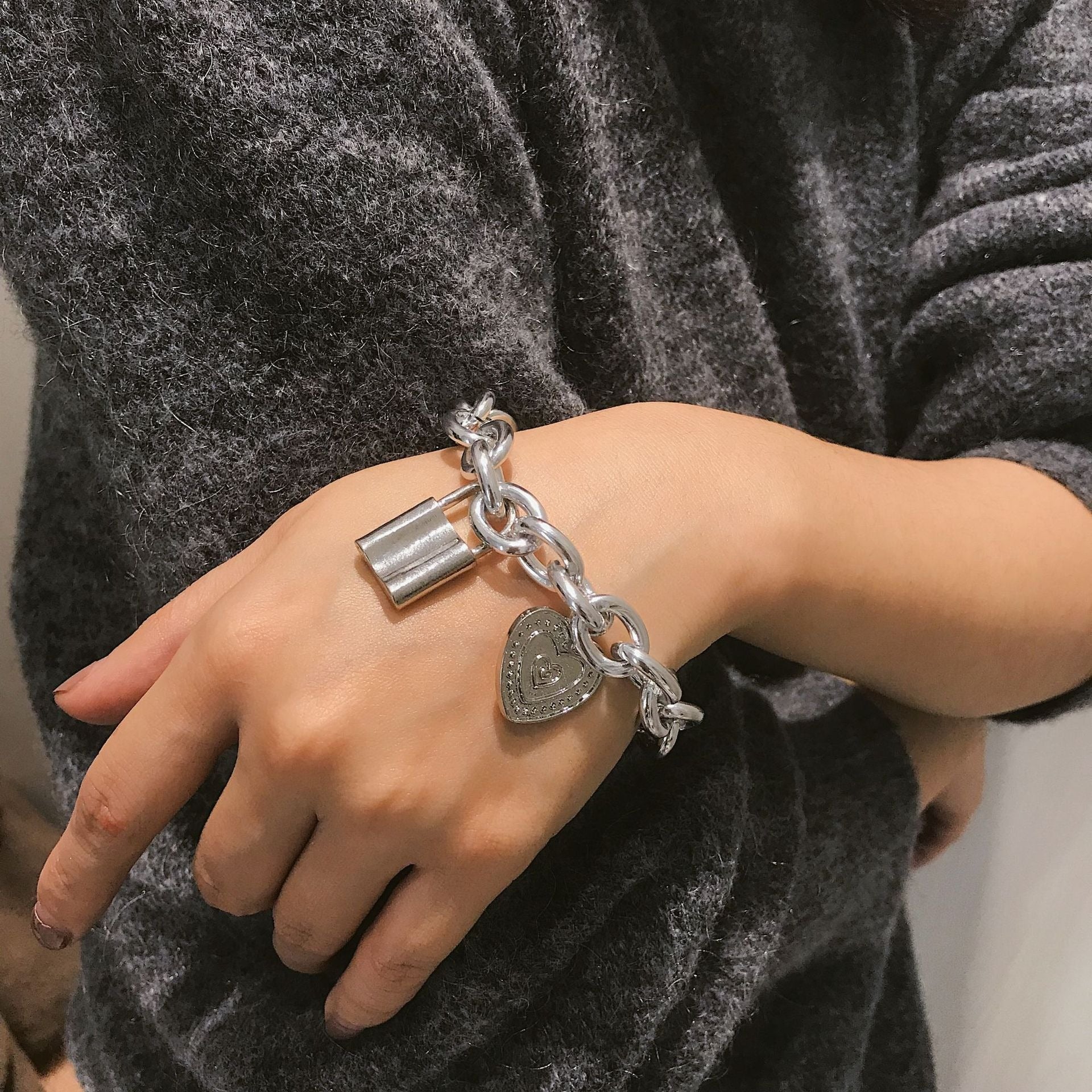 18k gold multi-layer lock-shaped retro street style bracelet Vera Lux