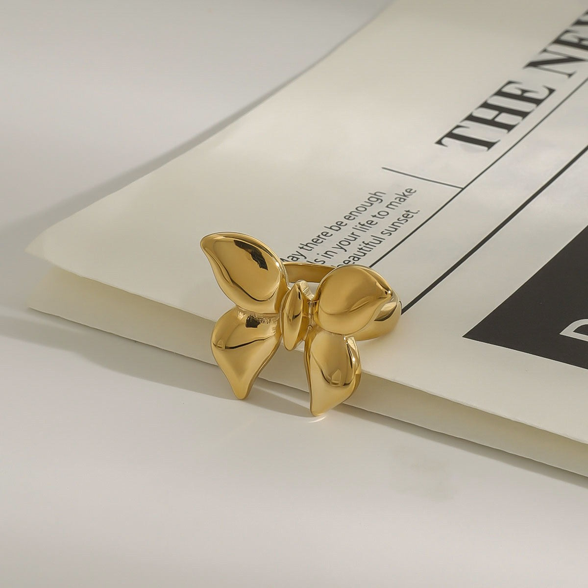 18K gold butterfly design exquisite and noble ring Vera Lux