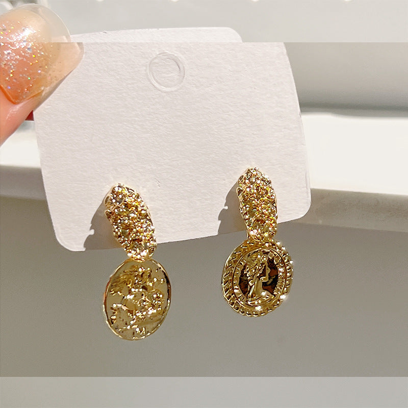 Chic Niche Design Gold Heart Stud Earrings Ins Viral Daily Wear Ladies Ear Jewelry Vera Lux