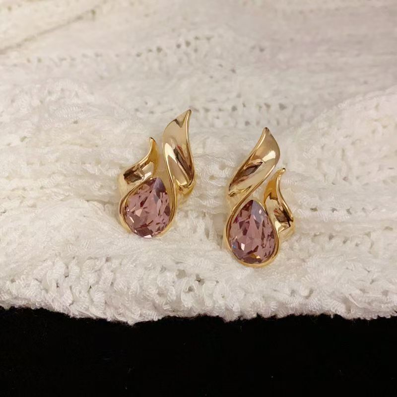 2026 Metal Teardrop Stud Earrings, European Retro Light Luxury Jewelry Vera Lux