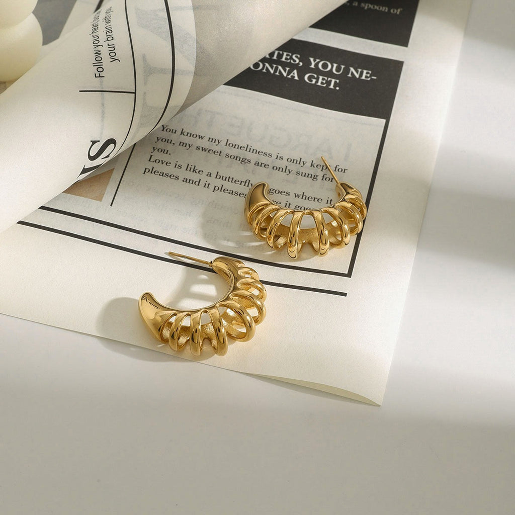 18k gold crescent-shaped earrings with hollow design, trendy and personalized Vera Lux