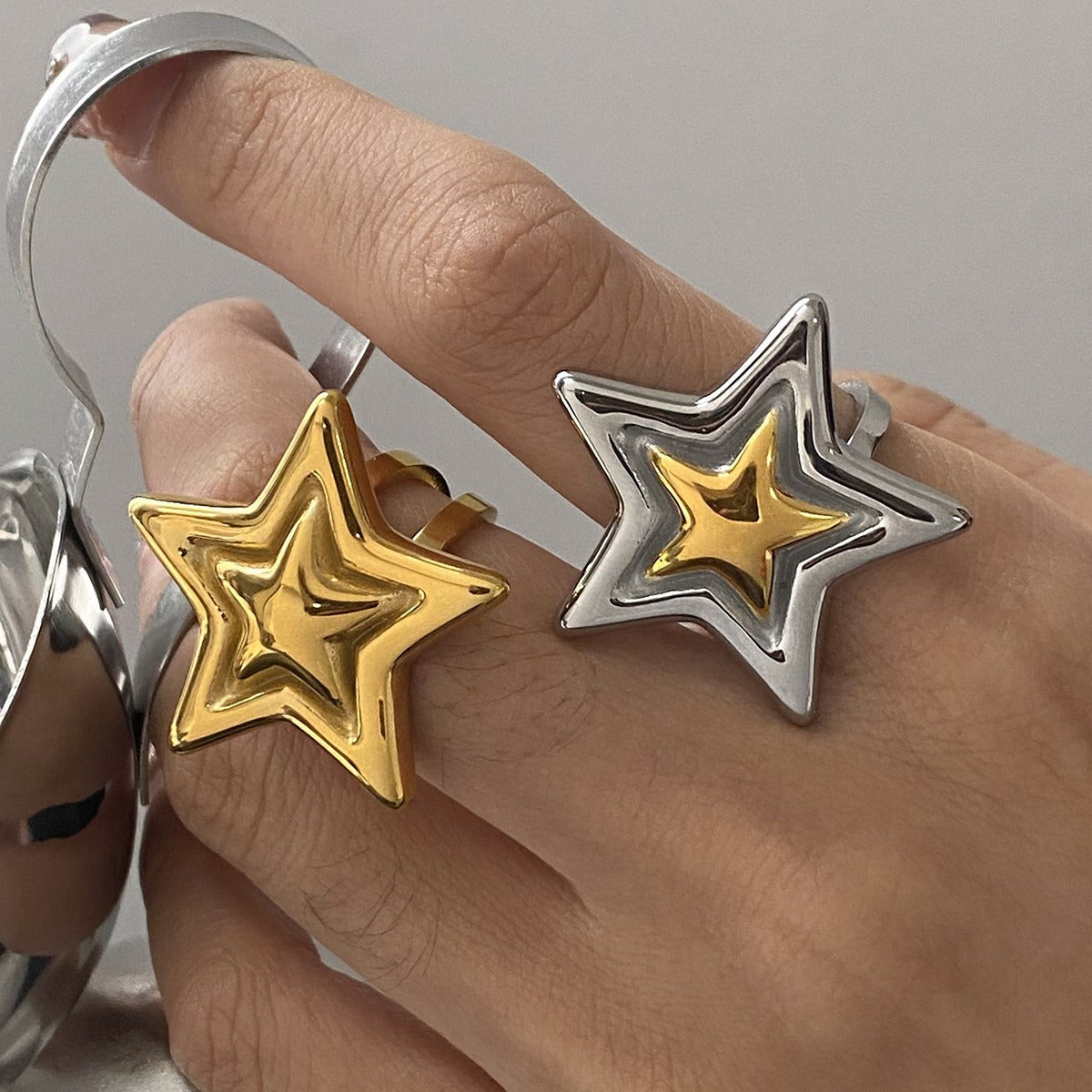 18K gold five-pointed star with texture design simple personality ring Vera Lux