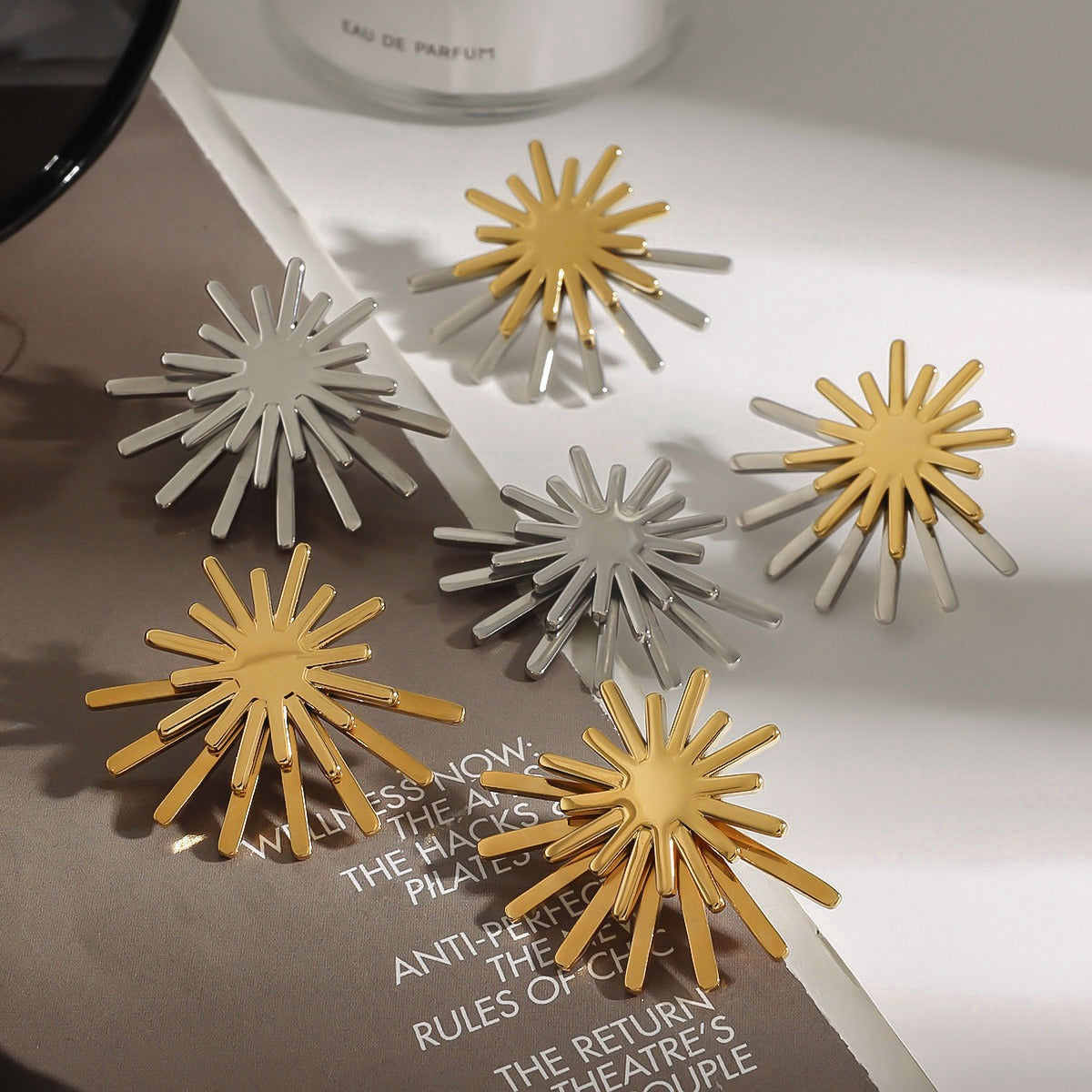 18K gold sun-shaped earrings with simple and elegant design Vera Lux