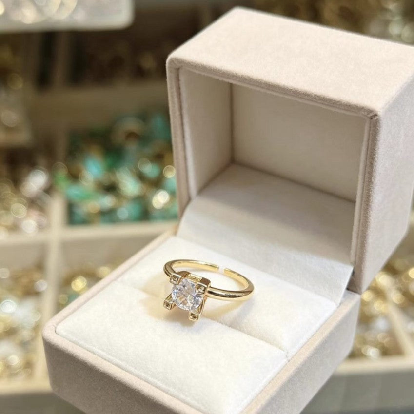 Golden Light-luxury Elegant Open-ring Design Vera Lux
