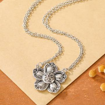 Retro Bohemian Creative Flower Pendant Necklace Vera Lux