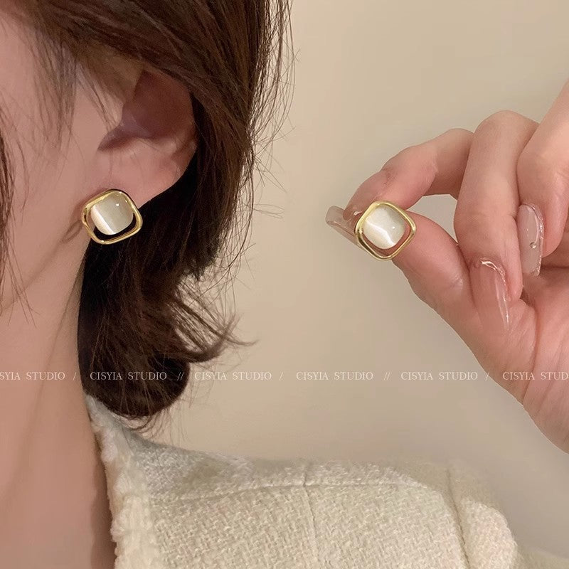 Dainty Bow CZ Huggie Hoop Earrings For Women, Sparkling Cubic Zirconia Bowknot Mini Hoop Earrings, Cute Sweet Cool Y2K Cartilage Jewelry Gift Vera Lux