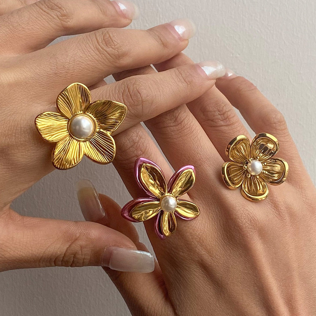 18K gold flower-shaped inlaid pearls exquisite design noble ring Vera Lux