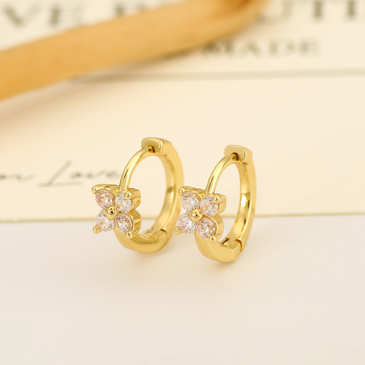 Fashionable Minimalist-style Niche-design Stud Earrings Vera Lux