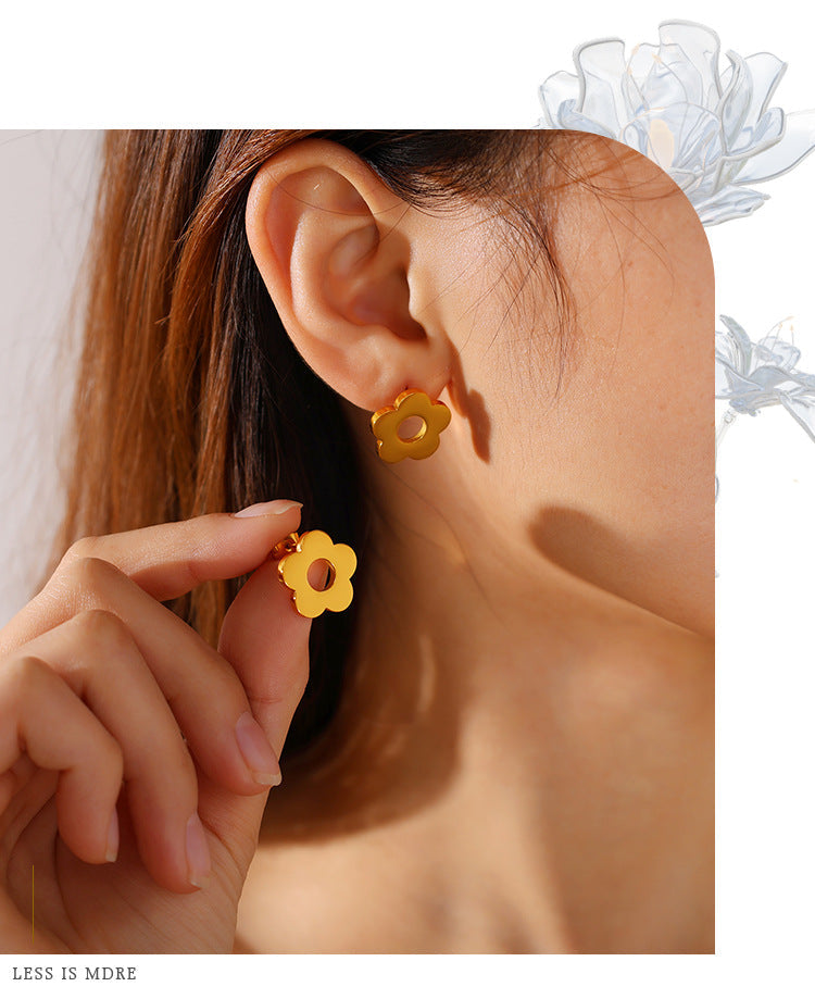 Fresh And Sweet, Versatile And Elegant, Smooth Surface Flower Stud Earrings For Women, Made Of Stainless Steel, Featuring A Unique And Niche Style, Suitable For Daily Wear. Vera Lux