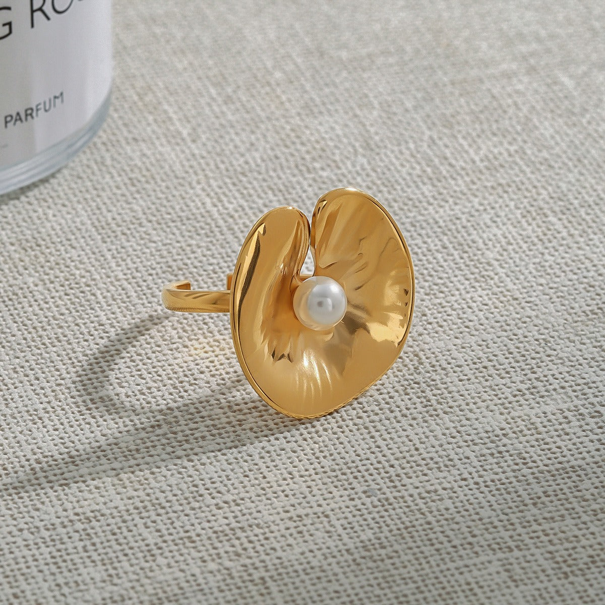 18K gold geometric inlaid pearl design classic simple ring Vera Lux