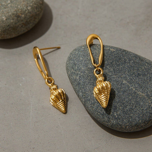 18K gold conch-shaped earrings with textured beach style Vera Lux