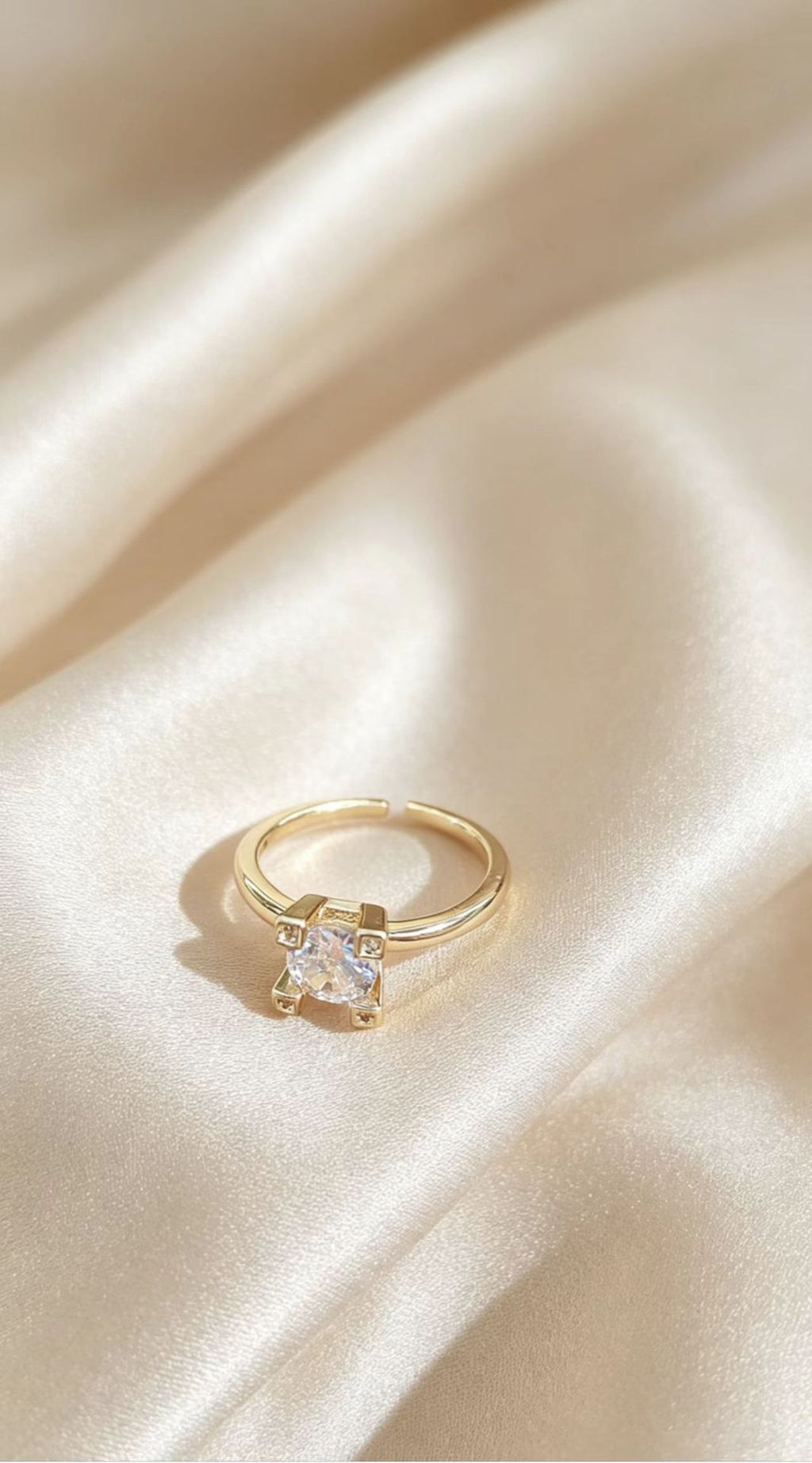 Golden Light-luxury Elegant Open-ring Design Vera Lux