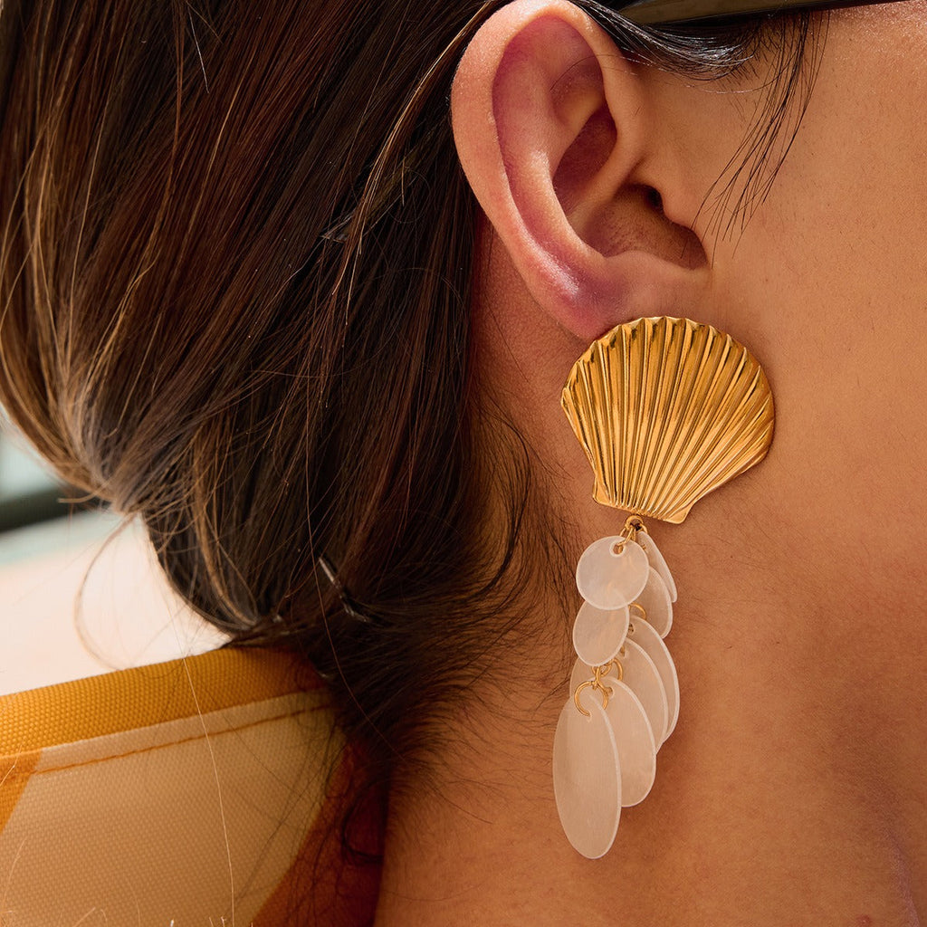 18K gold shell-shaped earrings with round tassel design Vera Lux