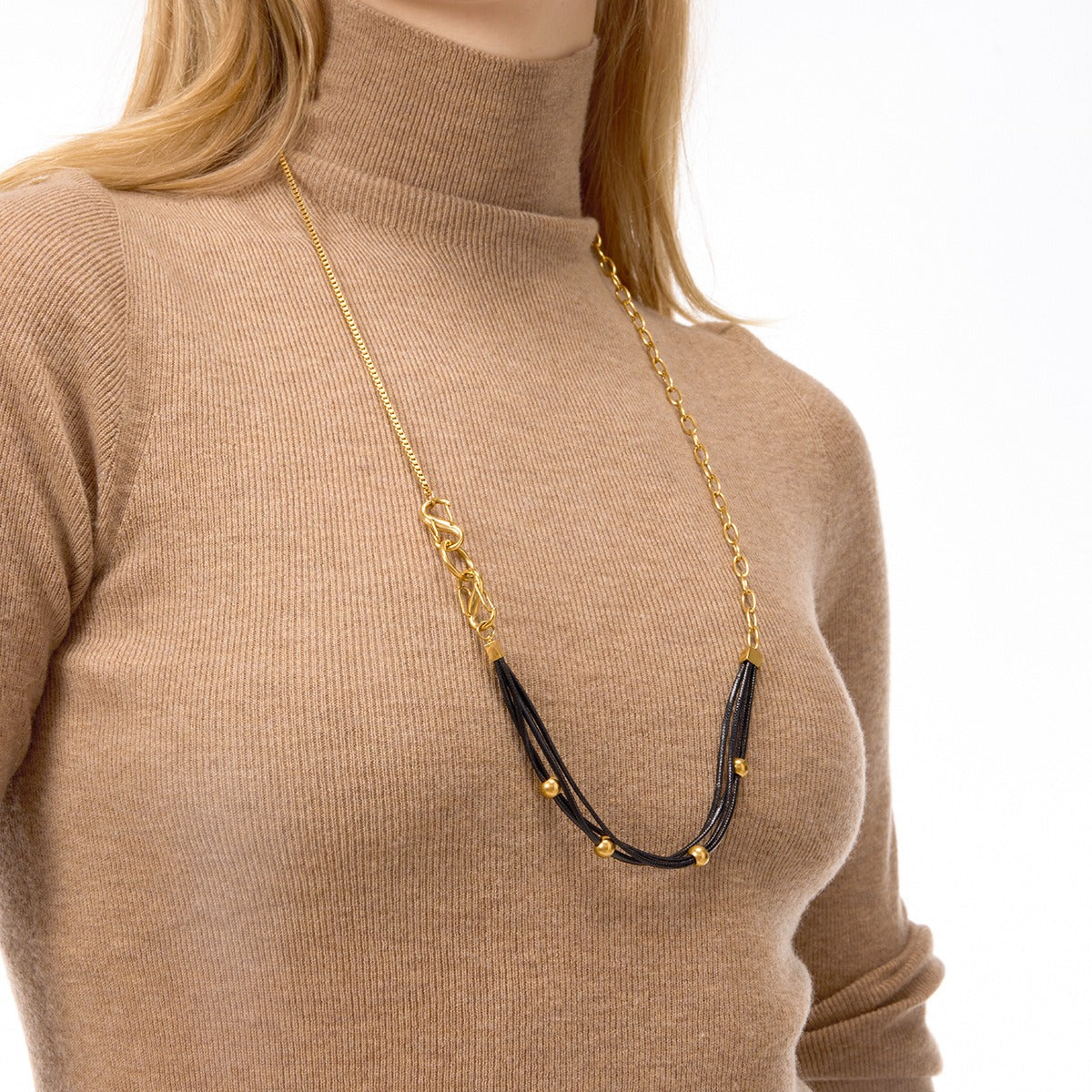 18K gold and black wax cord necklace for women, suitable for autumn and winter sweaters. Vera Lux