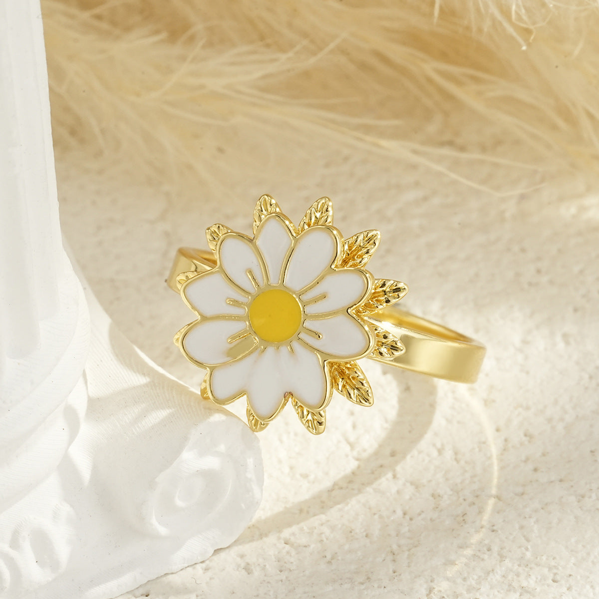 Rotatable Flower-shaped Gold-plated Ring Vera Lux