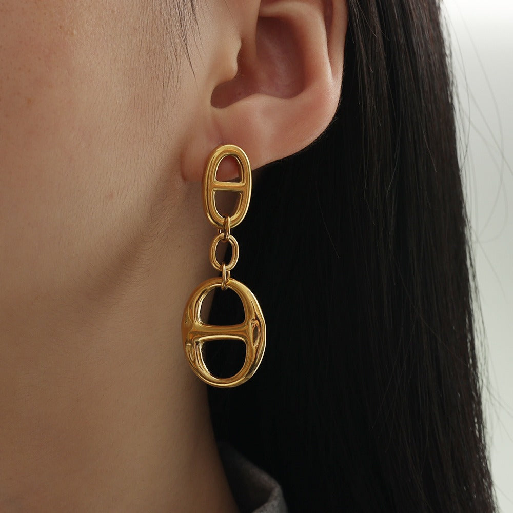 18K gold geometric-shaped necklace, bracelet, and earrings set. Vera Lux