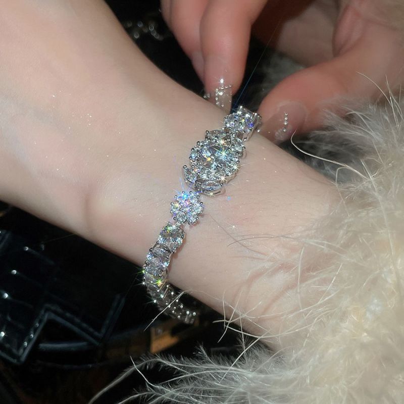 18k Gold-Plated Zircon Clover Flower Simple Clip Bracelet Vera Lux