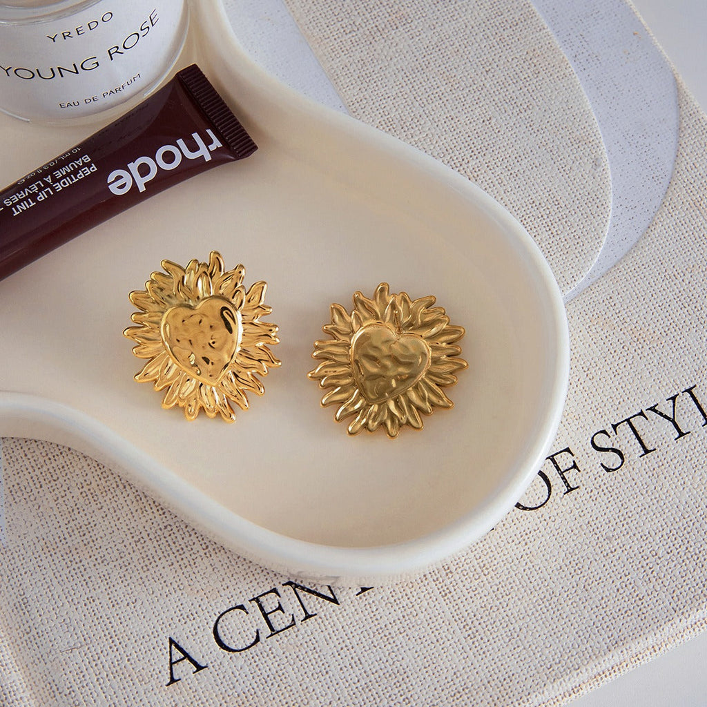 18K Gold Heart-Shaped Sun Design Lightweight Luxury Stud Earrings Vera Lux