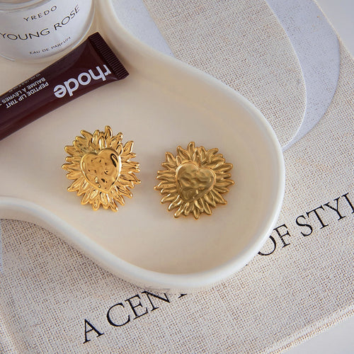 18K Gold Heart-Shaped Sun Design Lightweight Luxury Stud Earrings Vera Lux