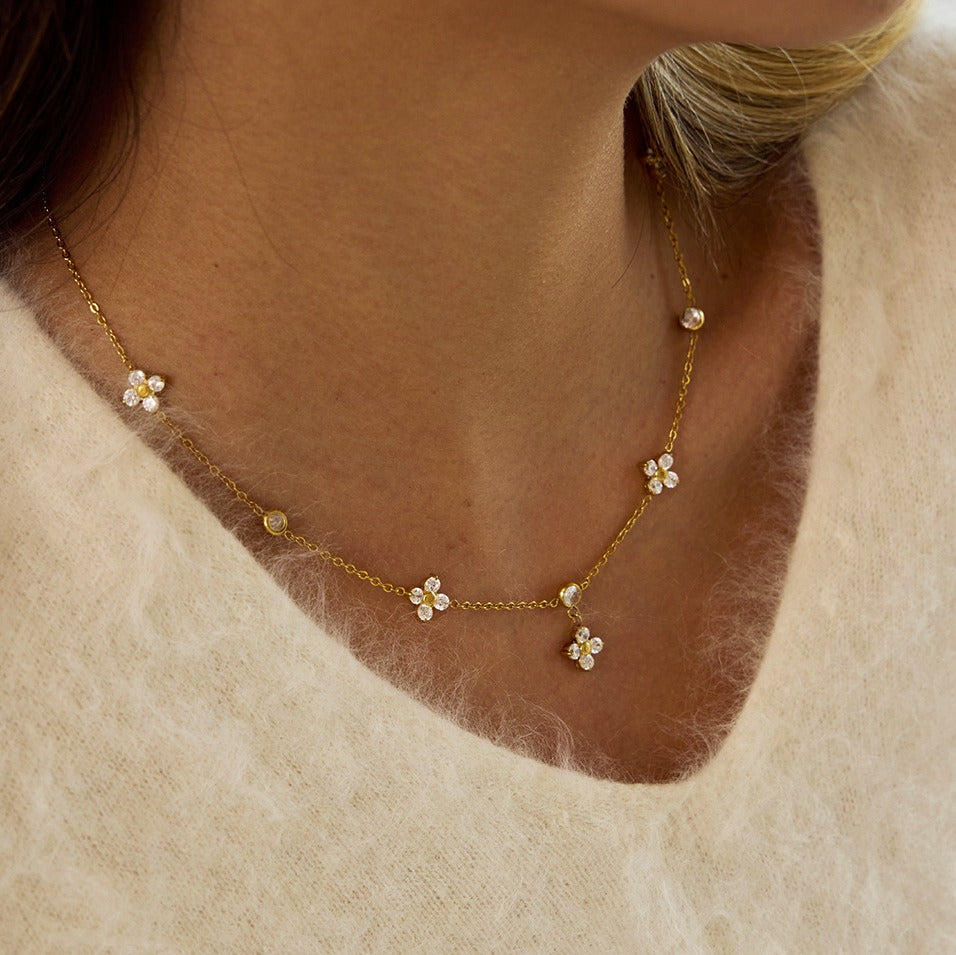 18K gold zircon four-leaf clover necklace Vera Lux