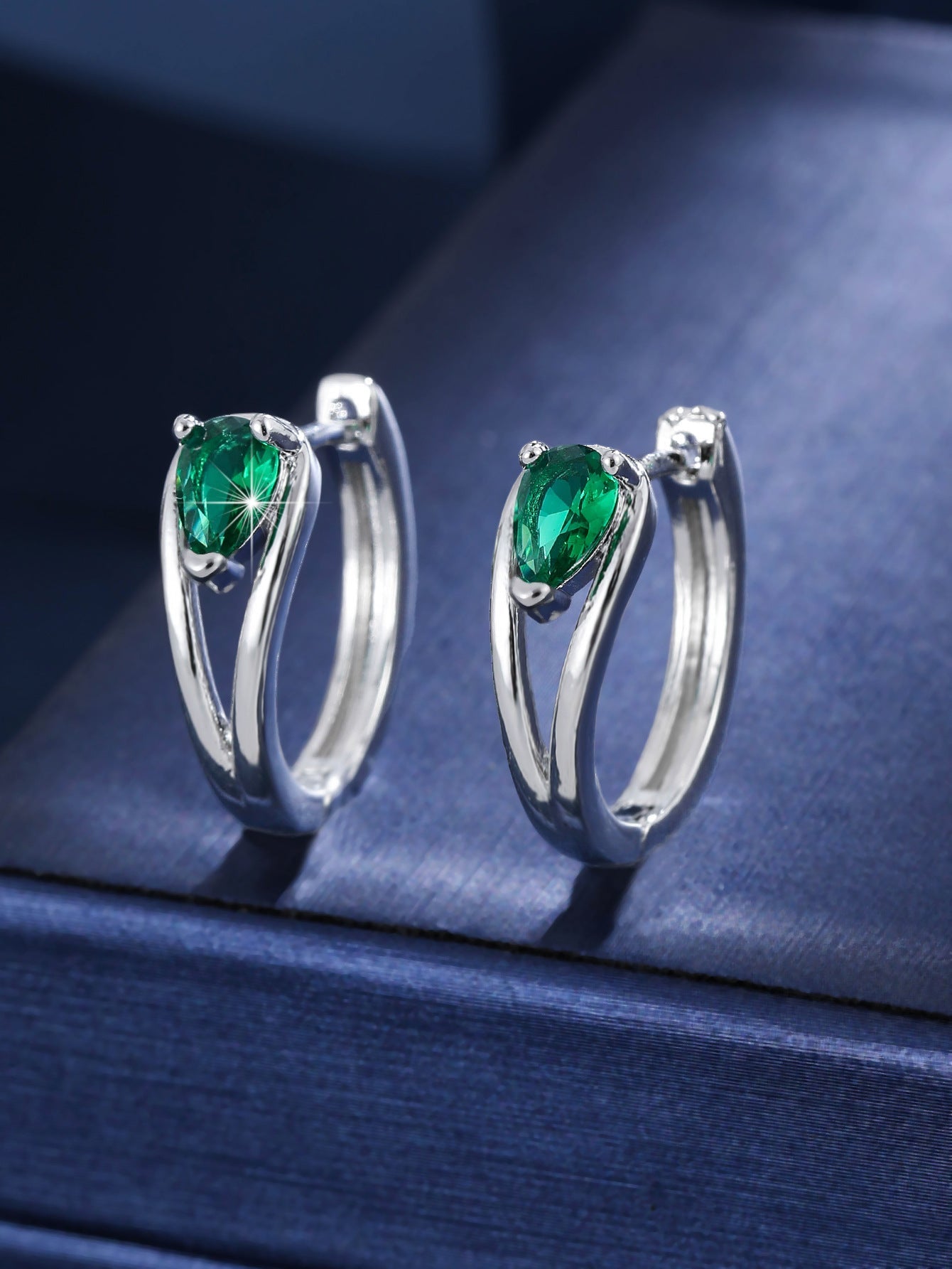 Simple And Stylish Water-drop Double-twist Ear Clips For Women Vera Lux