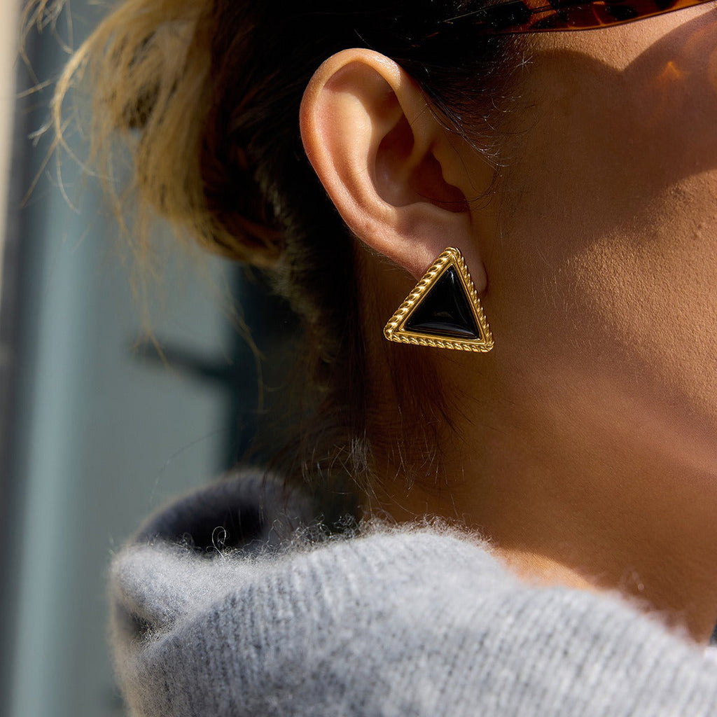 18K gold triangle black onyx stud earrings, a sophisticated and stylish accessory for autumn and winter. Vera Lux