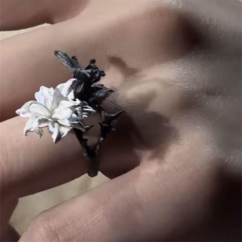 Black & White Mandala Flower Ring, Niche Design,  Cool Style Alternating Color Pinky Ring Vera Lux